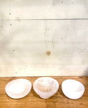 Load image into Gallery viewer, Selenite Bowl