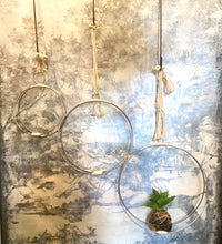 Load image into Gallery viewer, Metal Hanging Planter